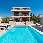 Nena With Heated Pool, Jacuzzi And Sauna Kakma