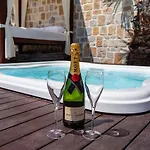 Nena With Heated Pool, Jacuzzi And Sauna