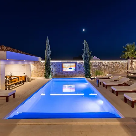Villa Nena With Heated Pool, Jacuzzi And Sauna Kakma