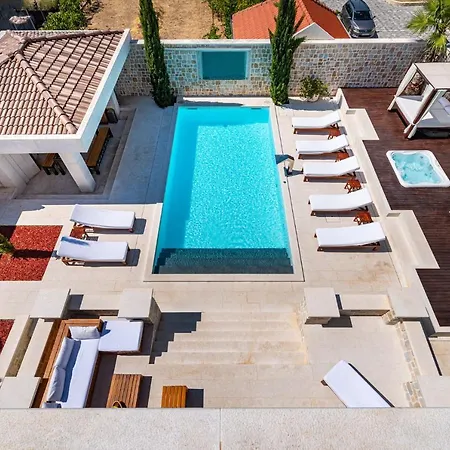 Nena With Heated Pool, Jacuzzi And Sauna Villa