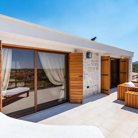 Nena With Heated Pool, Jacuzzi And Sauna *