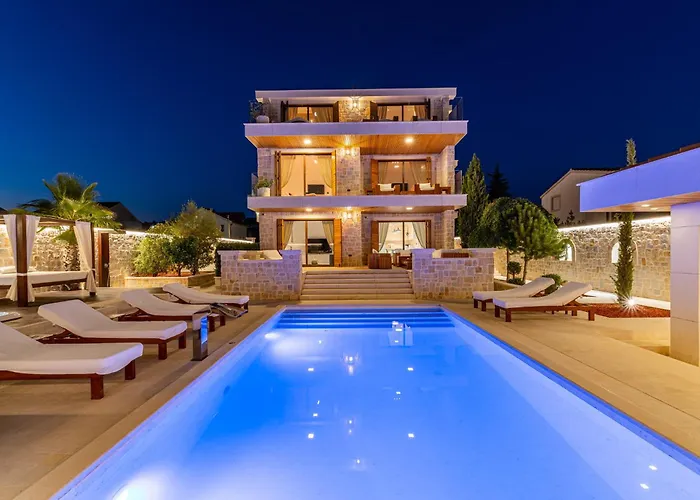 Nena With Heated Pool, Jacuzzi And Sauna