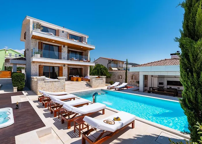 Villa Nena With Heated Pool, Jacuzzi And Sauna *