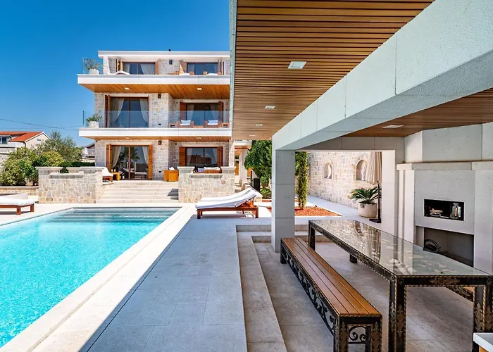 Nena With Heated Pool, Jacuzzi And Sauna *