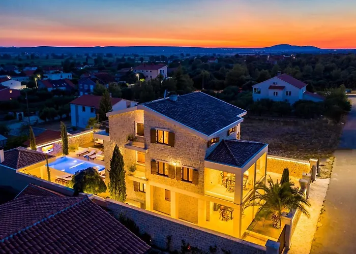 Nena With Heated Pool, Jacuzzi And Sauna Villa *