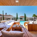 Nena With Heated Pool, Jacuzzi And Sauna *