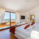Villa Nena With Heated Pool, Jacuzzi And Sauna Kakma