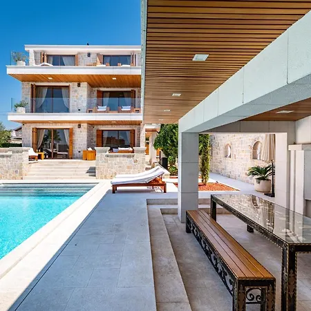 Nena With Heated Pool, Jacuzzi And Sauna *