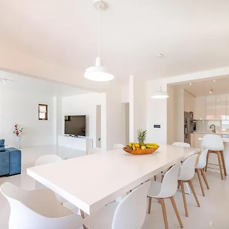 Villa Nena With Heated Pool, Jacuzzi And Sauna