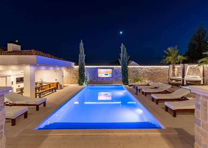 Villa Nena With Heated Pool, Jacuzzi And Sauna Kakma