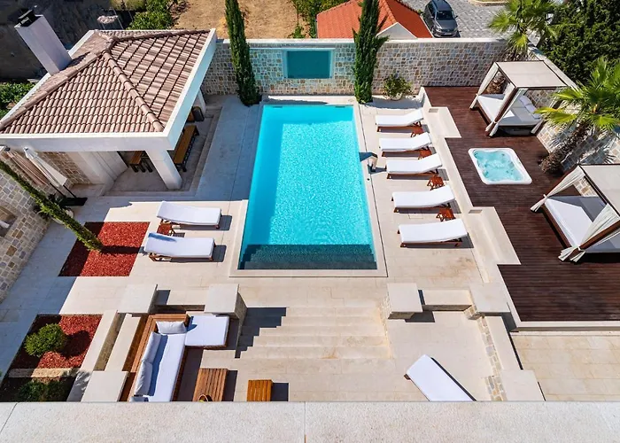 Nena With Heated Pool, Jacuzzi And Sauna Villa
