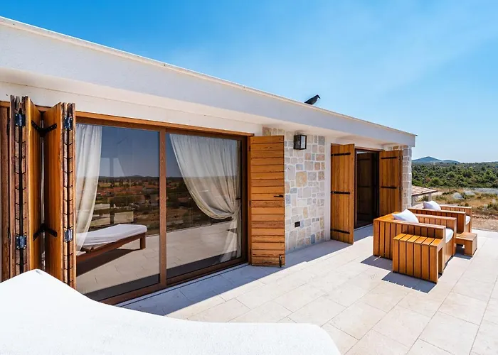 Nena With Heated Pool, Jacuzzi And Sauna *