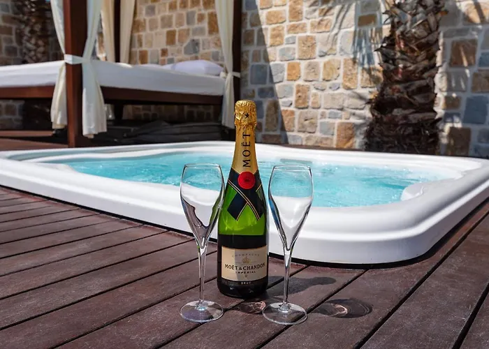 Nena With Heated Pool, Jacuzzi And Sauna