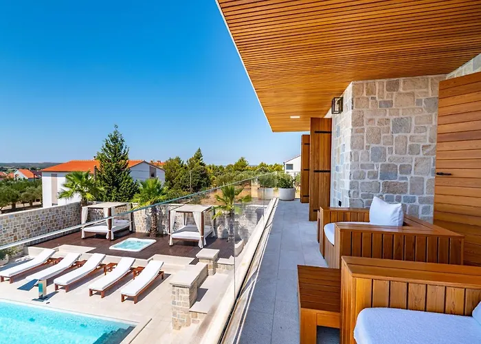 Villa Nena With Heated Pool, Jacuzzi And Sauna
