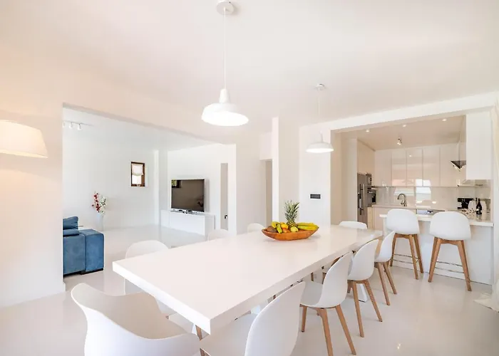 Villa Nena With Heated Pool, Jacuzzi And Sauna